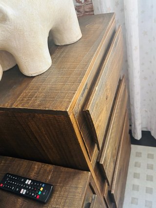 Cómoda alta de madera Banak