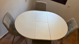 Mesa redonda extensible con 4 sillas