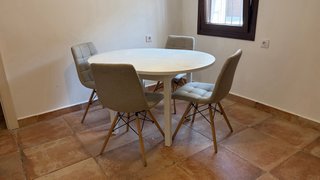 Mesa redonda extensible con 4 sillas