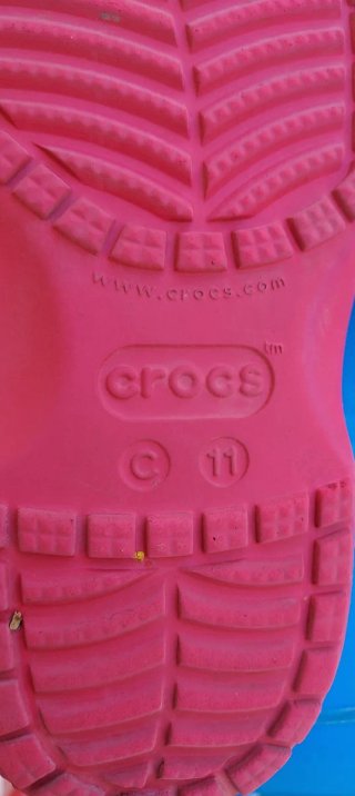 Zuecos Crocs rojos, talla 11