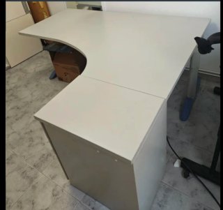 Mesa de escritorio gris