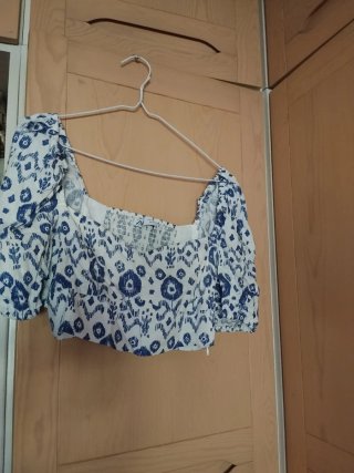 Top Corto Zara Estampado Azul y Blanco