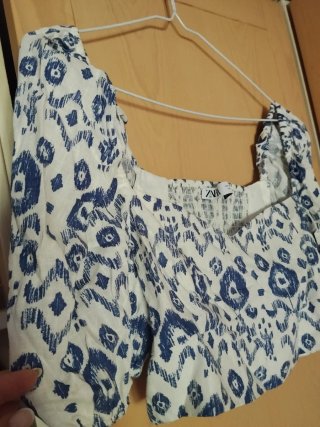 Top Corto Zara Estampado Azul y Blanco