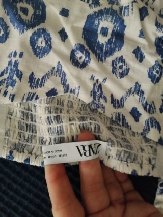 Top Corto Zara Estampado Azul y Blanco