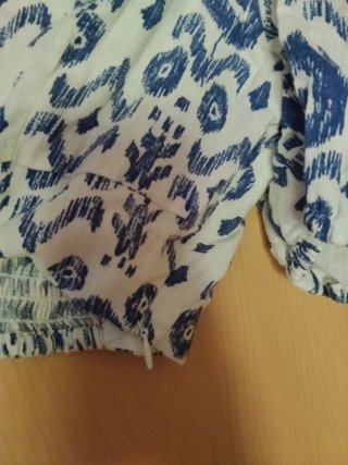 Top Corto Zara Estampado Azul y Blanco