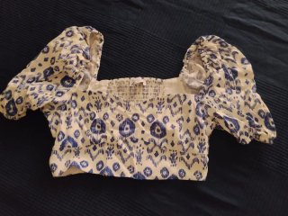 Top Corto Zara Estampado Azul y Blanco
