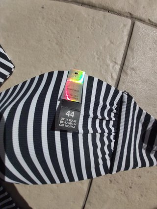 Top bikini rayas azul marino y blanco
