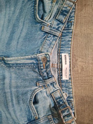 Vaqueros Bershka cargo