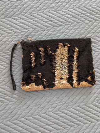 Bolso cartera de mano de lentejuelas dorado
