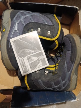 Botas de nieve negras y amarillas Snow