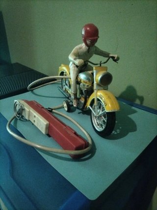 Moto Paya Ciclón teledirigida por cable