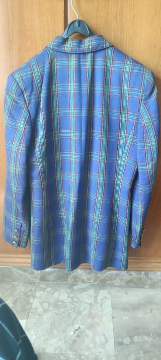 Elegante chaqueta de cuadros azul