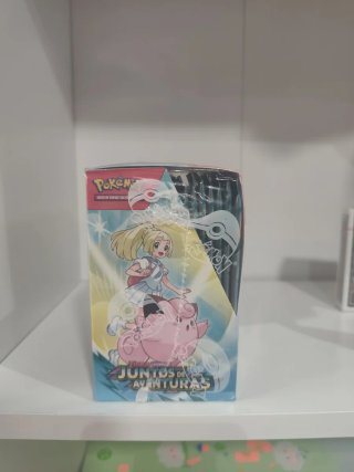 Caja Pokémon Juntos de Aventuras Sellada