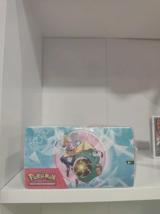 Caja Pokémon Juntos de Aventuras Sellada