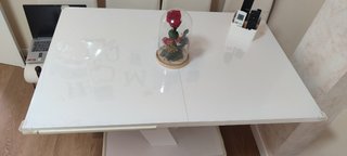 Mesa de salón moderna blanca