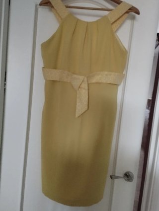 Vestido amarillo de fiesta