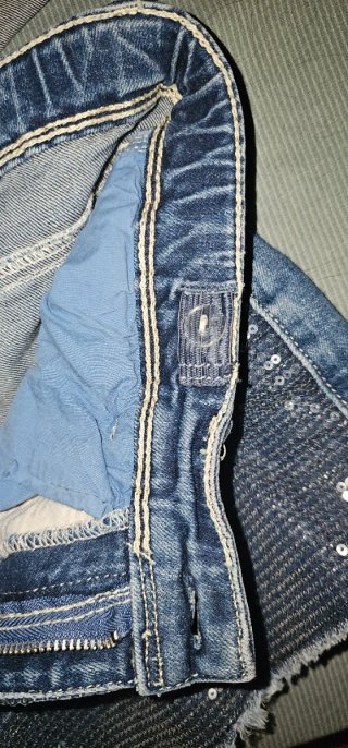 Shorts vaqueros niña con piña y lentejuelas.