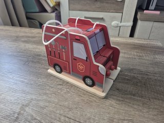 Camión de bomberos de madera