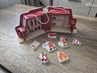 Camión de bomberos de madera