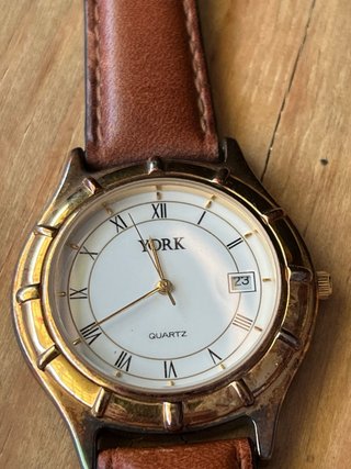 Reloj York Cuarzo Esfera Blanca Correa Marrón