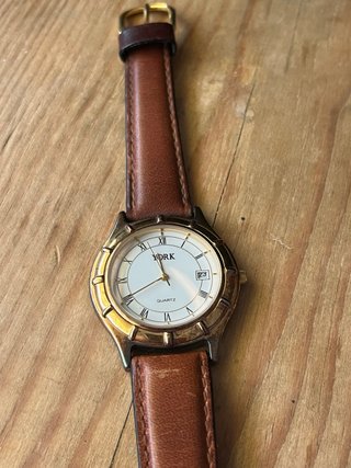 Reloj York Cuarzo Esfera Blanca Correa Marrón