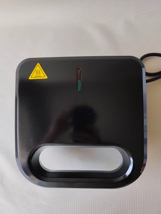 Sandwichera eléctrica antiadherente - Nueva