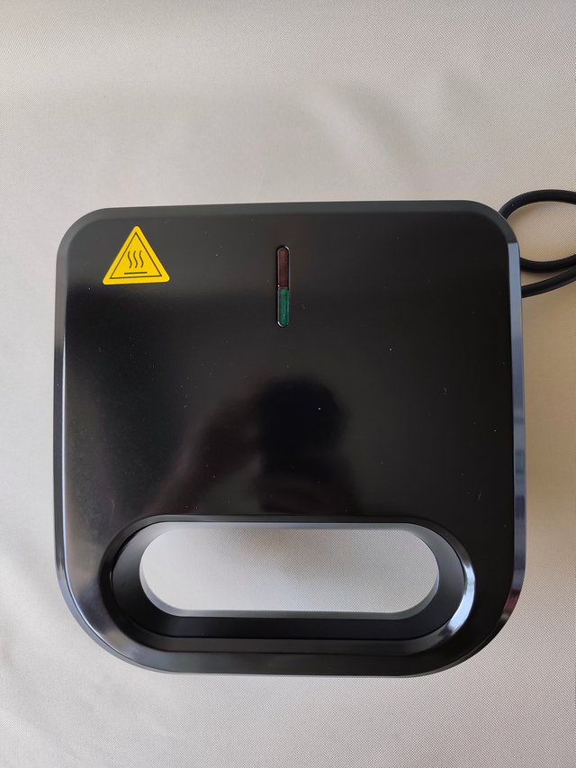 Sandwichera eléctrica antiadherente - Nueva