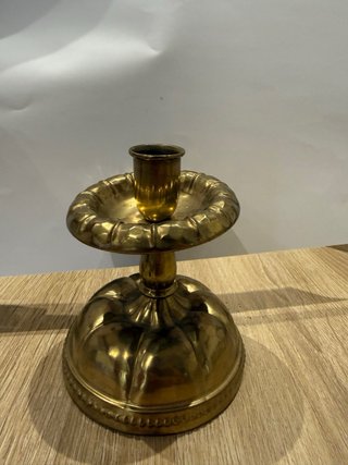 Candelero o palmatoria de metal dorado