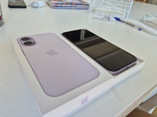 iPhone 17 morado