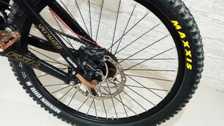 BICI DESCENSO SPECIALIZED 26X2,4 TALLA L + REGALO