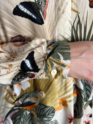 Blusa H&M Talla 44 Estampado Flores y Mariposas