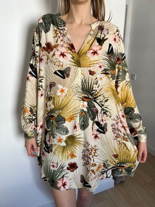 Blusa H&M Talla 44 Estampado Flores y Mariposas