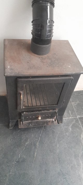 Estufa de leña antigua
