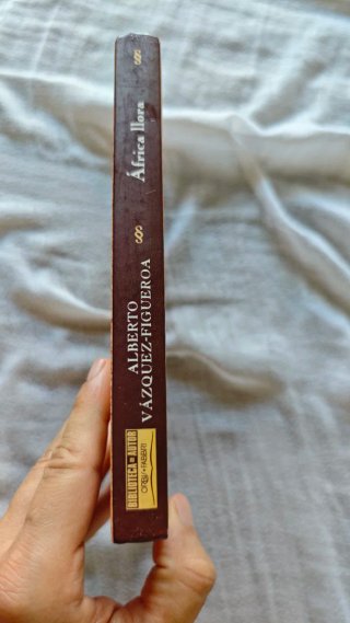Libro "África llora" - Alberto Vázquez-Figueroa