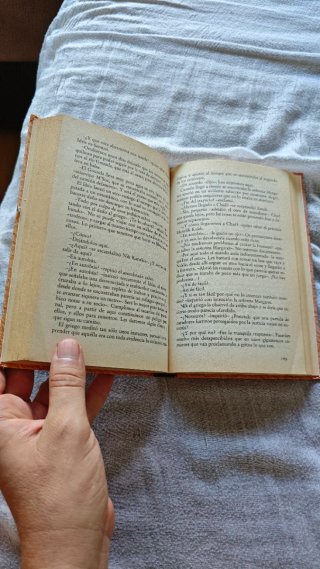 Libro "África llora" - Alberto Vázquez-Figueroa