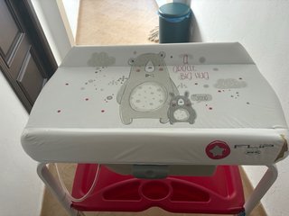 Bañera alta para bebés con cambiador