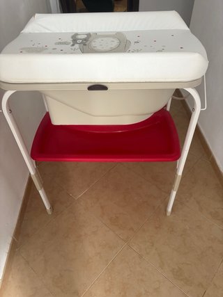 Bañera alta para bebés con cambiador