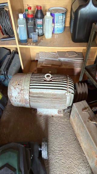 Motor eléctrico trifásico