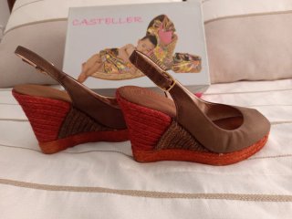 Zapatos de cuña Castañer marrones y naranjas