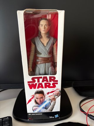 Figura Star Wars Rey (Entrenamiento Jedi)