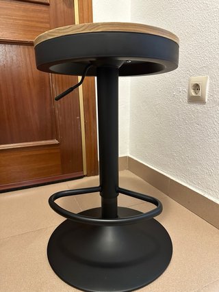 Taburete SKLUM regulable madera y acero