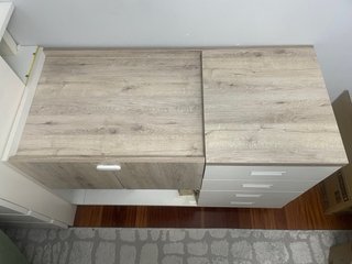 Cambiador de bebé, mueble color madera y blanco