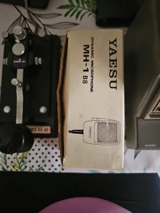 Walkie Talkie YAESU NC-8