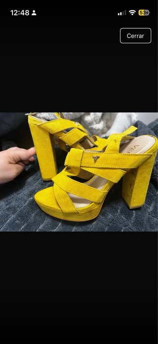 Tacones de plataforma amarillos