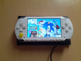 PSP 1000 Blanca + Tarjeta 64GB + Cargador