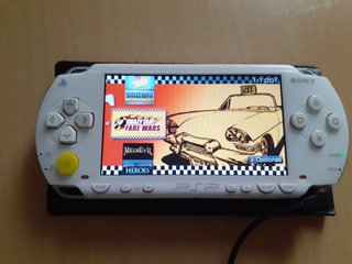 PSP 1000 Blanca + Tarjeta 64GB + Cargador