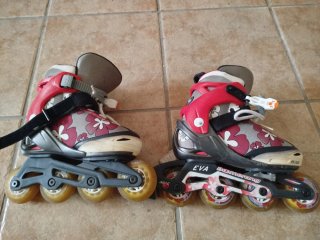 Patines en línea con flores