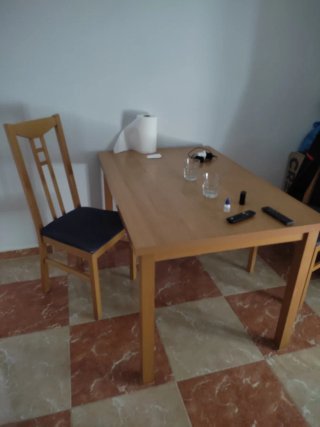 Mesa de comedor de madera