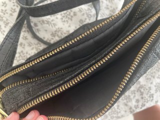 Bolso negro acolchado