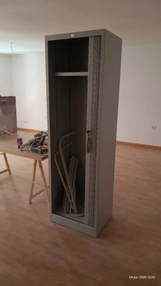 Armario metálico de oficina gris (Sabadell)